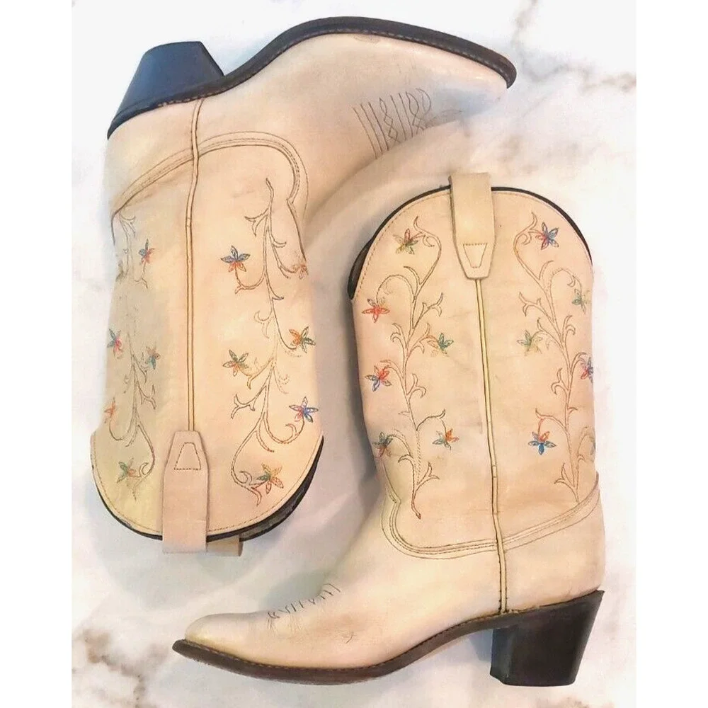 Wrangler Cream Embroidered Heeled Boots - Picture 3 of 11